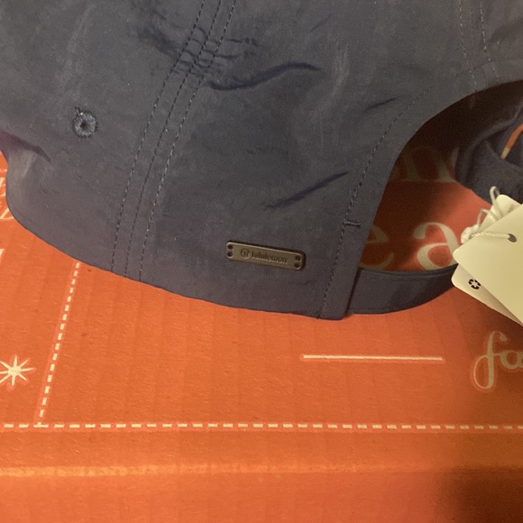 NWT Lululemon Women's Baller Hat
*Soft. Navy Blue O/S Water-repellent
Adjustable - Picture 7 of 10